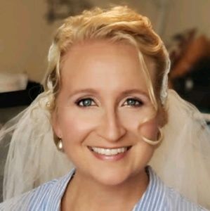 Meet your Posher, Larissa